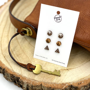 Wood Stud Mountain Collection