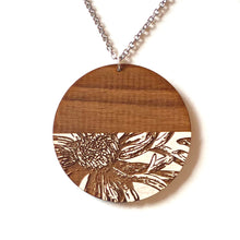 Load image into Gallery viewer, Circle Flower Pendant